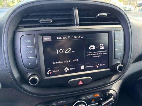 Used 2025 Kia Soul LX w/ LX Technology Package FWD image 19