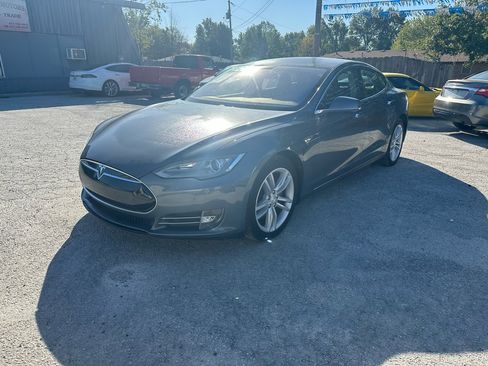 Used 2013 Tesla Model S Signature image 9