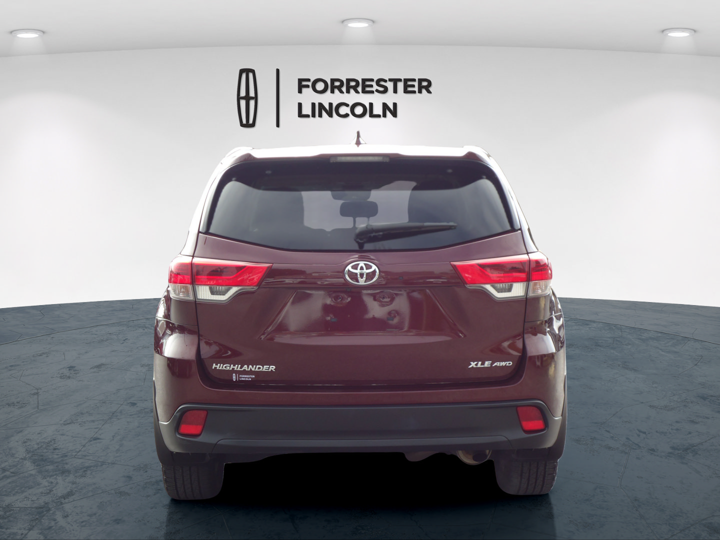 Used 2019 Toyota Highlander XLE AWD/4WD image 4