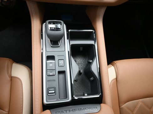 New 2026 Nissan Pathfinder Platinum FWD image 18