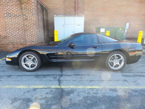 Used 2001 Chevrolet Corvette Coupe w/ Preferred Equipment Group2 image 41