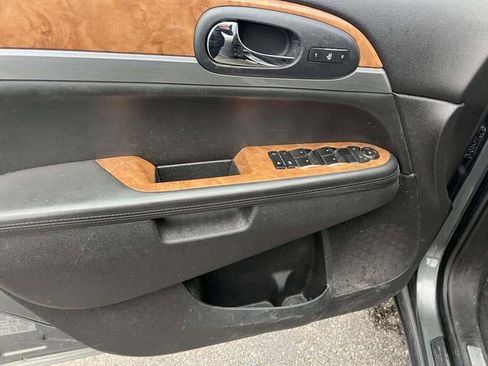 Used 2011 Buick Enclave CXL image 18