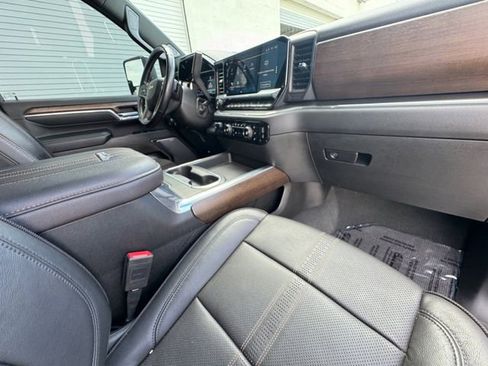 Used 2024 Chevrolet Silverado 2500 High Country w/ Technology Package AWD/4WD image 31