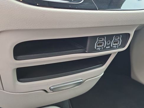 Used 2024 Chrysler Pacifica Touring-L image 28