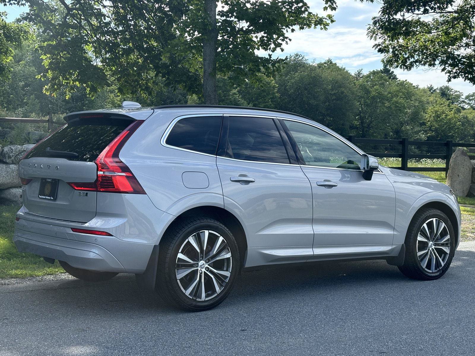Used 2022 Volvo XC60 B5 Momentum w/ Climate Package AWD/4WD image 16