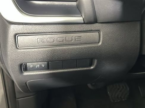Used 2023 Nissan Rogue FWD image 19