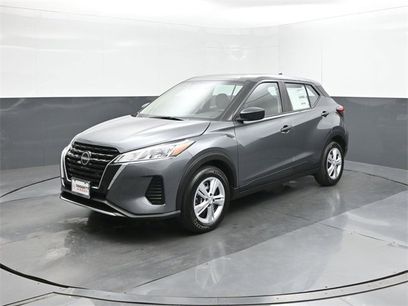 New 2025 Nissan Kicks Play S