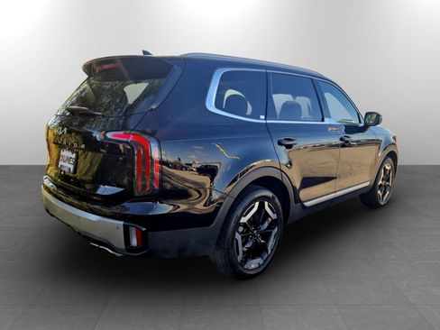 Used 2024 Kia Telluride EX w/ EX Captain's Chair Package image 7