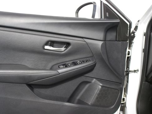 Used 2024 Nissan Sentra SV FWD image 30