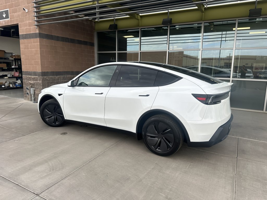Used 2026 Tesla Model Y Long Range RWD image 4
