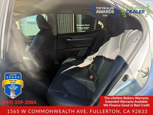 Used 2019 Toyota Camry SE FWD image 19