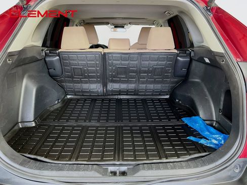 Used 2021 Toyota RAV4 XLE w/ Convenience Package FWD image 10