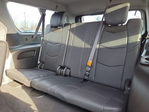 Used 2019 Cadillac Escalade ESV Luxury image 11