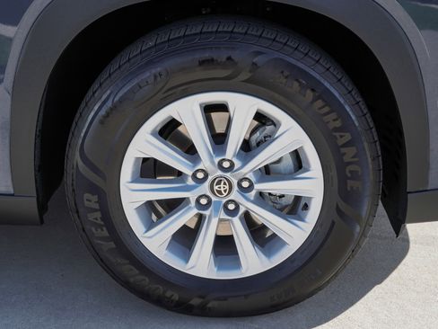 Certified 2024 Toyota Grand Highlander AWD Hybrid image 10