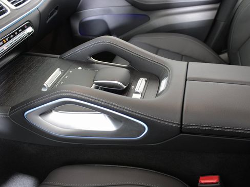 Used 2025 Mercedes-Benz GLS 450 4MATIC image 25