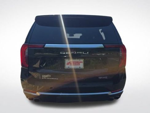 Used 2025 GMC Yukon XL Denali AWD/4WD image 4