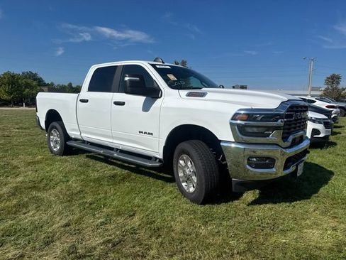 Used 2026 RAM 2500 Big Horn AWD/4WD image 2