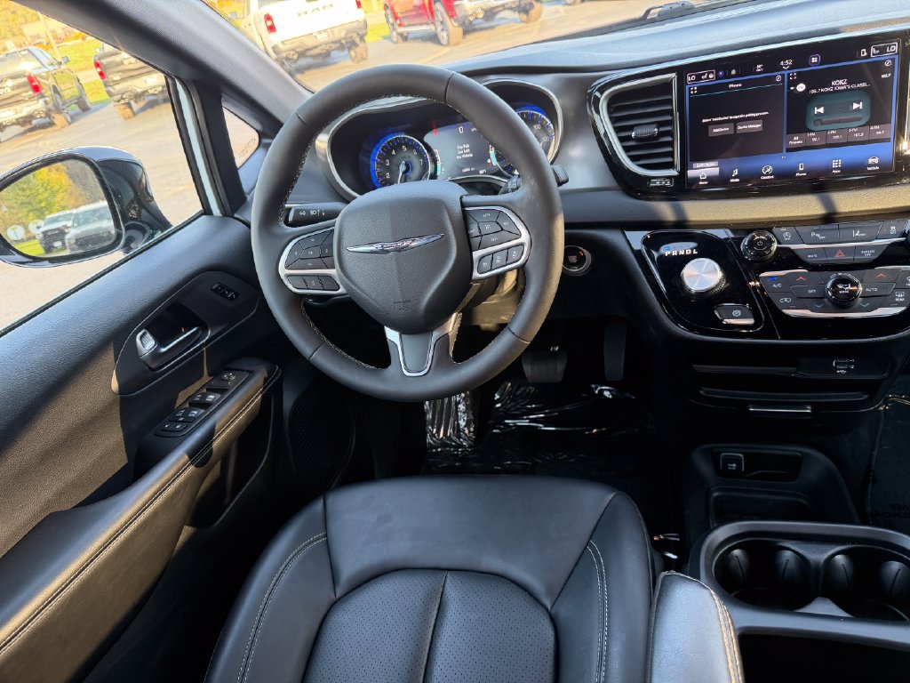 Used 2026 Chrysler Pacifica Select FWD image 23
