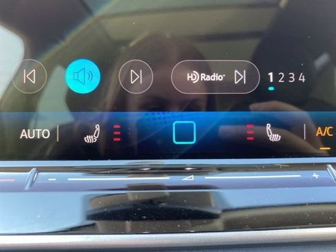 New 2025 Volkswagen Tiguan SE AWD/4WD image 3