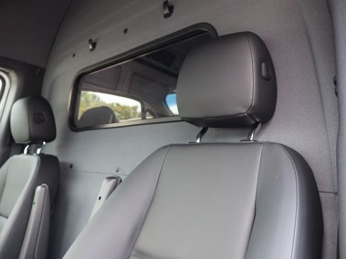 Used 2024 Mercedes-Benz eSprinter 170 Cargo image 10