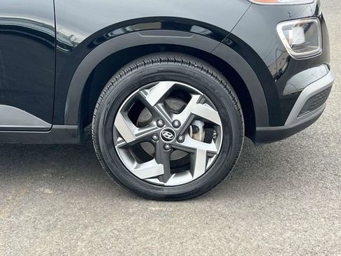 Certified 2023 Hyundai Venue SEL w/ Cargo Package image 7