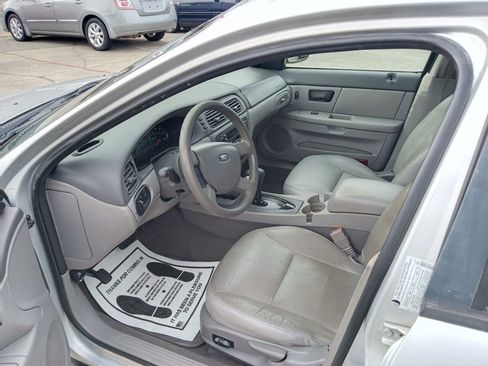 Used 2005 Ford Taurus SE image 6