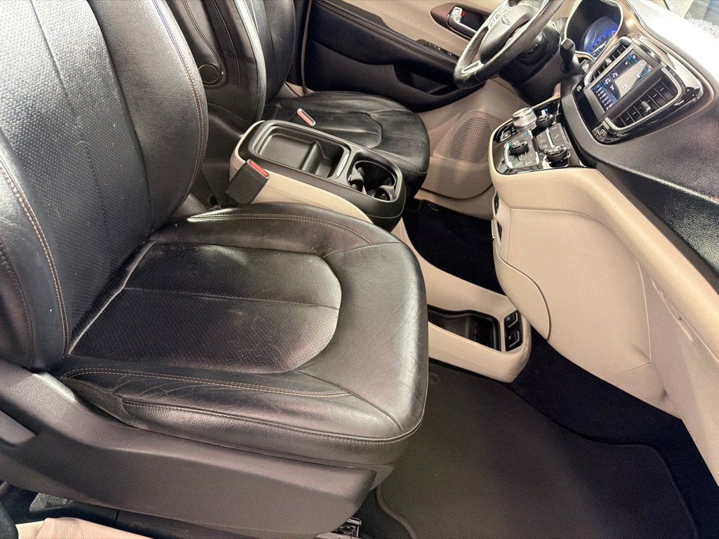 Used 2019 Chrysler Pacifica Touring-L FWD image 22