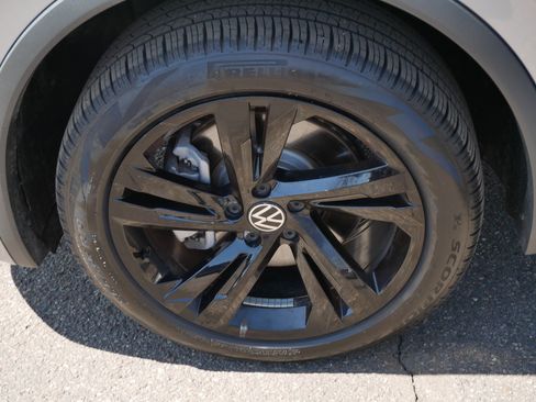 Certified 2024 Volkswagen Tiguan SE R-Line image 15