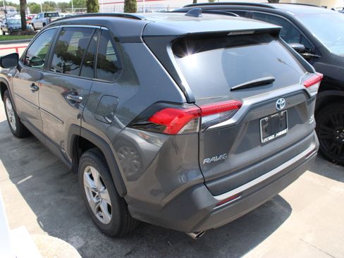 Used 2021 Toyota RAV4 XLE w/ Convenience Package AWD/4WD image 7
