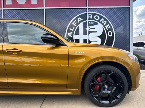 Used 2023 Alfa Romeo Stelvio Veloce AWD/4WD image 3