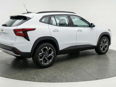 Used 2025 Chevrolet Trax LT image 9