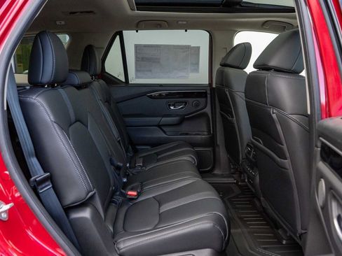 New 2025 Honda Pilot Touring image 16
