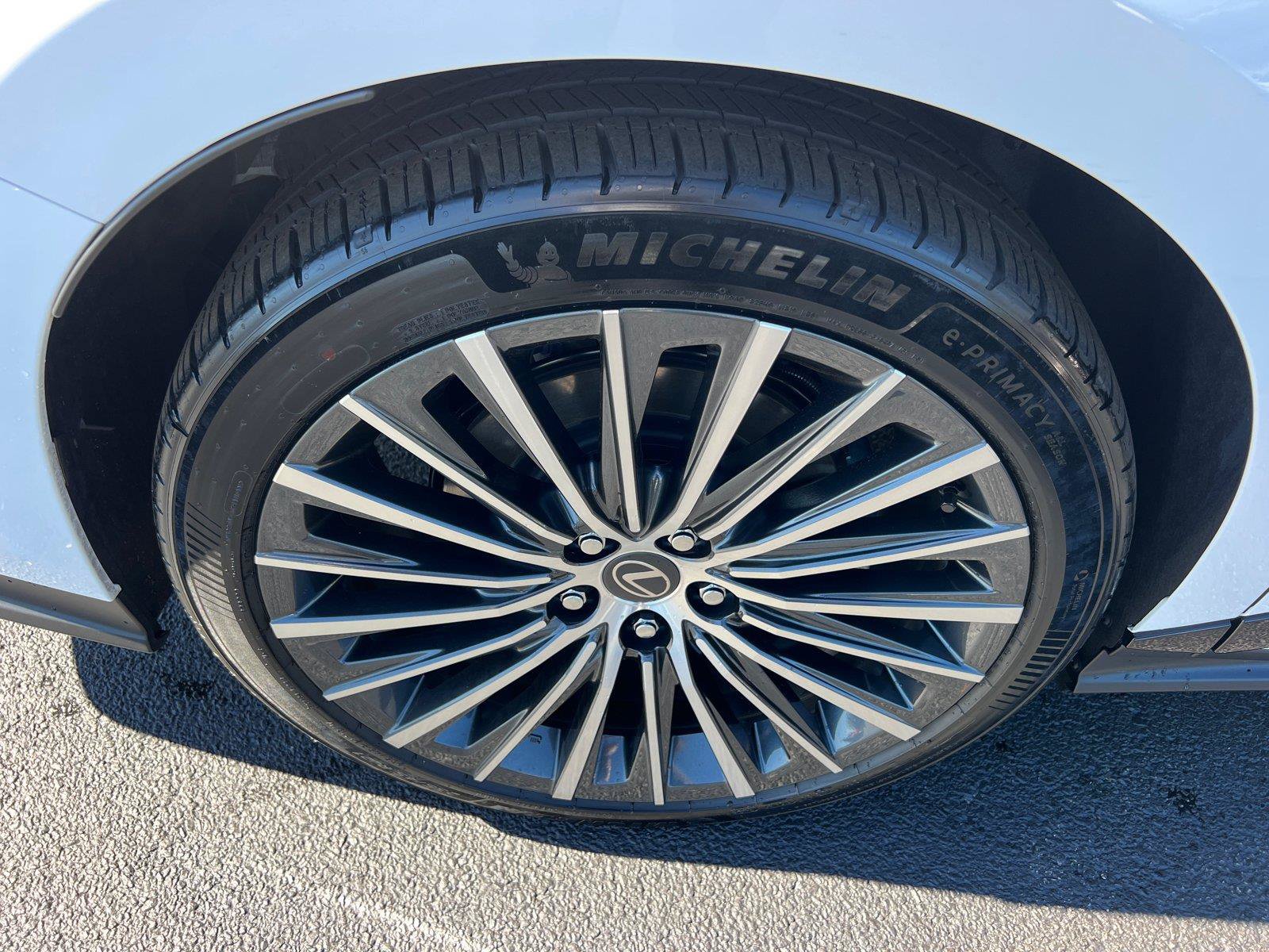 Used 2026 Lexus ES 350e w/ Convenience Package FWD image 17