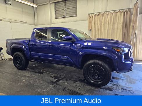 Used 2024 Toyota Tacoma TRD Sport w/ TRD Sport Upgrade Package AWD/4WD image 6