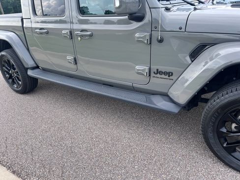 Used 2023 Jeep Gladiator Overland AWD/4WD image 28
