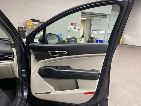 Used 2023 Kia Sportage EX image 28