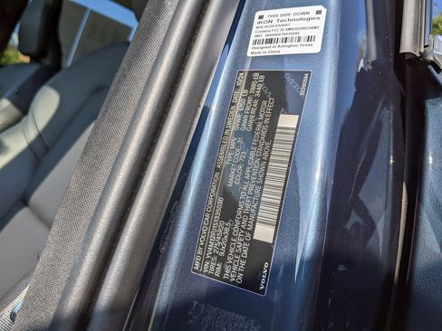 Certified 2025 Volvo XC90 B5 Core image 30