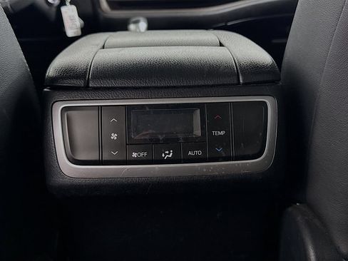 Used 2019 Toyota Highlander Plus AWD/4WD image 23