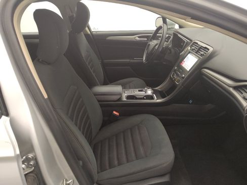 Used 2019 Ford Fusion SE FWD image 21