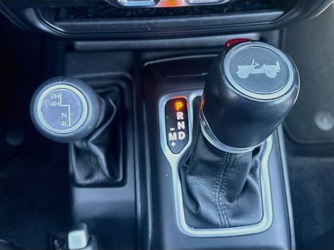 Used 2023 Jeep Wrangler Unlimited Sahara AWD/4WD image 18