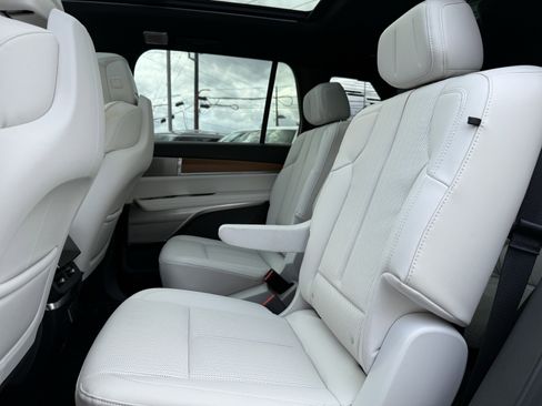 Used 2026 Cadillac Vistiq Luxury w/ LPO, Floor Liner Package image 17