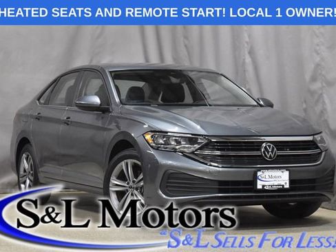 Used 2024 Volkswagen Jetta SE image 1