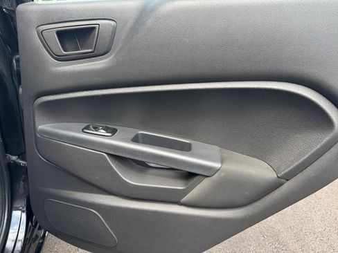 Used 2013 Ford Fiesta SE FWD image 23
