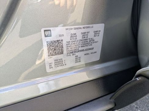 Used 2025 Chevrolet Traverse LT image 16