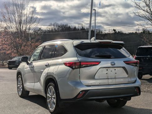 Used 2023 Toyota Highlander Limited image 6