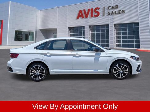 Used 2025 Volkswagen Jetta Sport FWD image 5