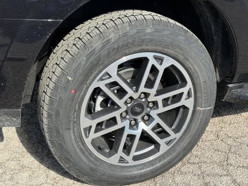 New 2026 Ford Expedition Active image 4