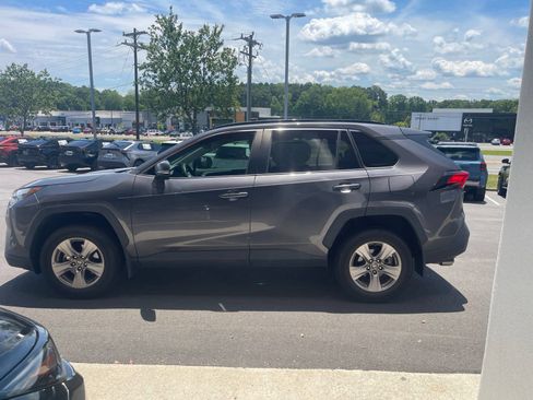 Used 2022 Toyota RAV4 XLE w/ Convenience Package FWD image 19