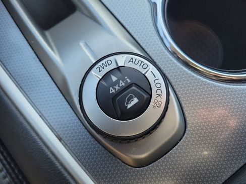 Used 2019 Nissan Pathfinder SL image 29