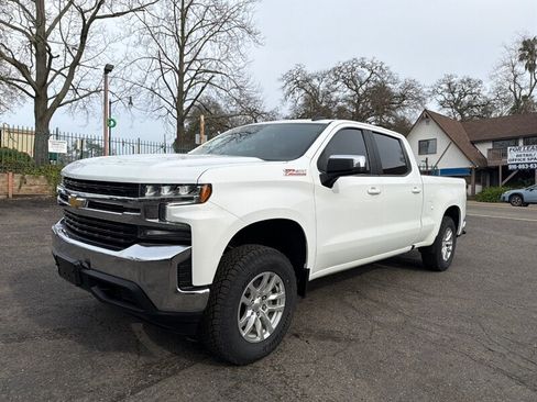 Used 2022 Chevrolet Silverado 1500 LT w/ Z71 Off-Road Package AWD/4WD image 3